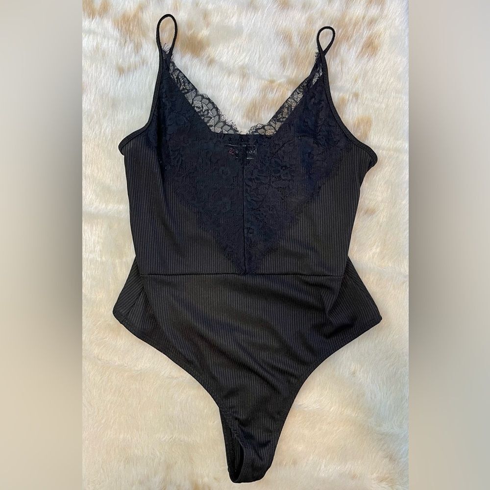 Polly Esther Lace Spaghetti Strap‎ Bodysuit